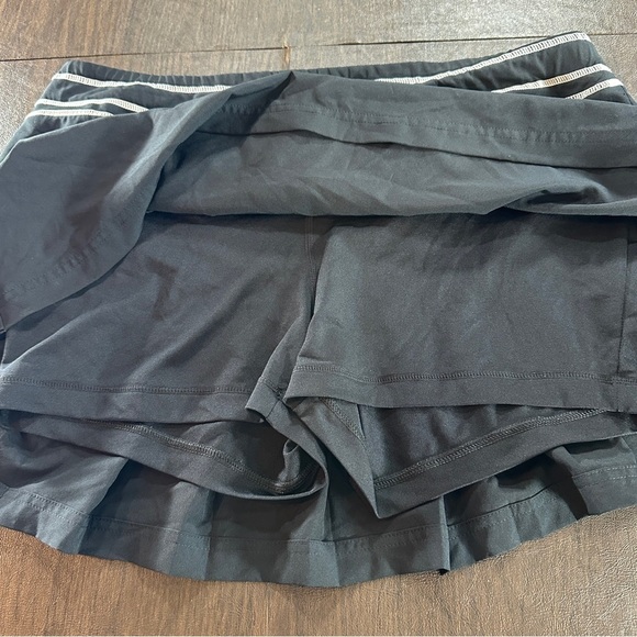 Fila Black & White Sports Skirt Pleated Back Sz XL Golf, Tennis, Gym Ready - Picture 9 of 9
